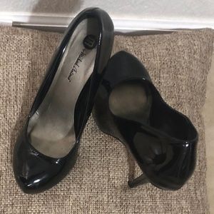 Black Pumps
